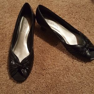 Easy Street low heel cut-out peep toe kitten heel.Last chance! Garage Sale 7/12